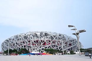 场边的焦点！NBA场内大屏给到梅西，梅西挥手致意